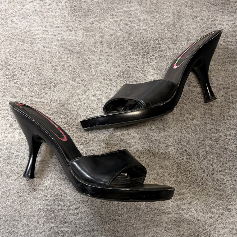 Black Classic Sleek Minimalist Kitten Heels